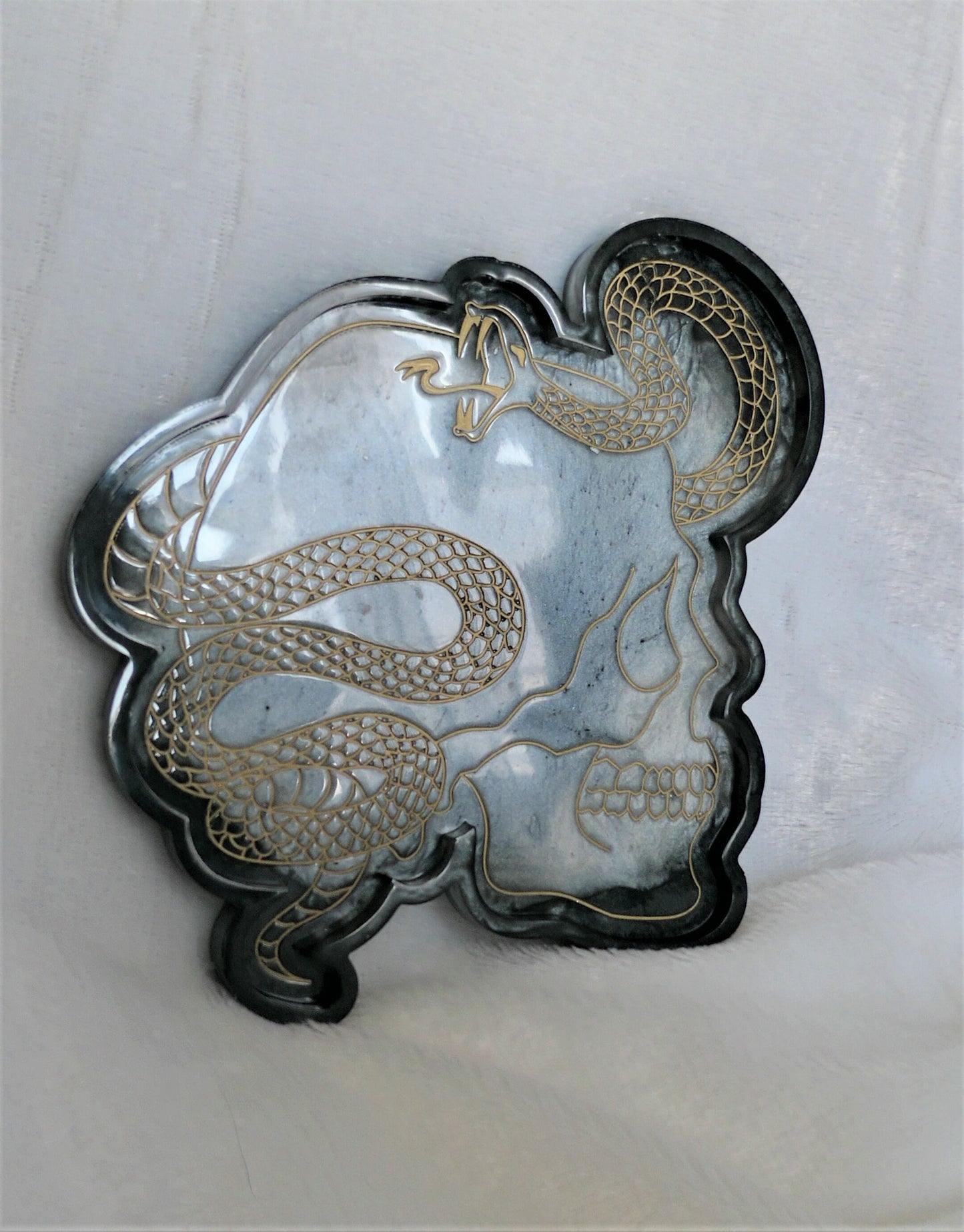 Geode skull and snake resin dish . Skull shape dish, multipurpose platter. Home décor, party favor, housewarming gift, jewelry dish