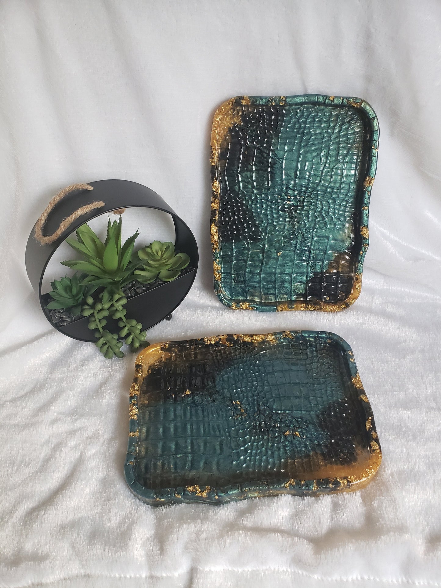 Geode resin rolling tray, dish. Croc/snake skin pattern. Jewelry, perfume storage trays . Home décor trays, holiday, teachers gifts.