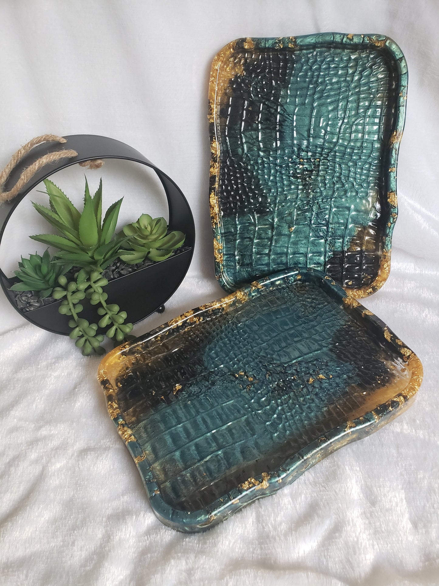 Geode resin rolling tray, dish. Croc/snake skin pattern. Jewelry, perfume storage trays . Home décor trays, holiday, teachers gifts.