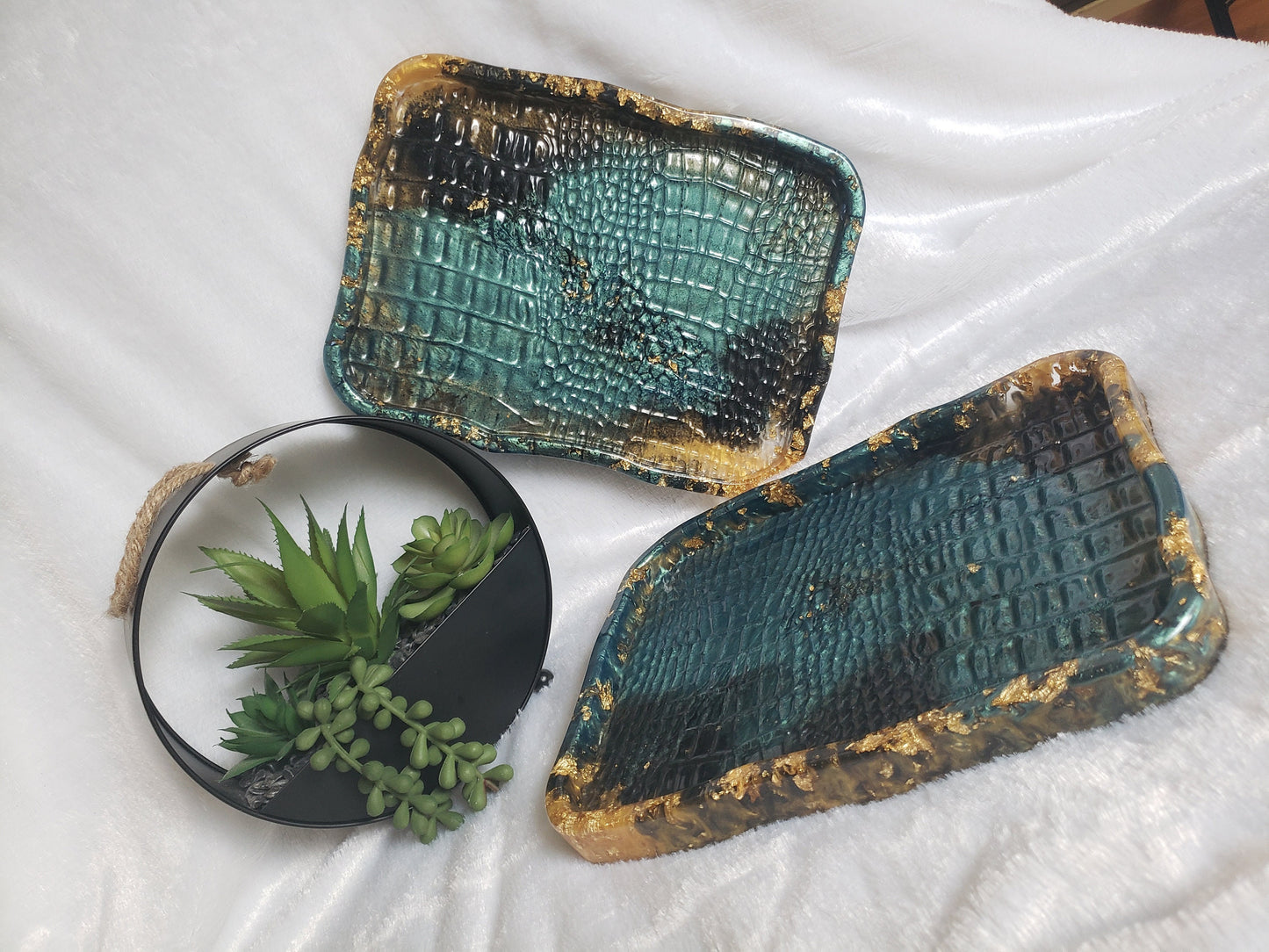 Geode resin rolling tray, dish. Croc/snake skin pattern. Jewelry, perfume storage trays . Home décor trays, holiday, teachers gifts.