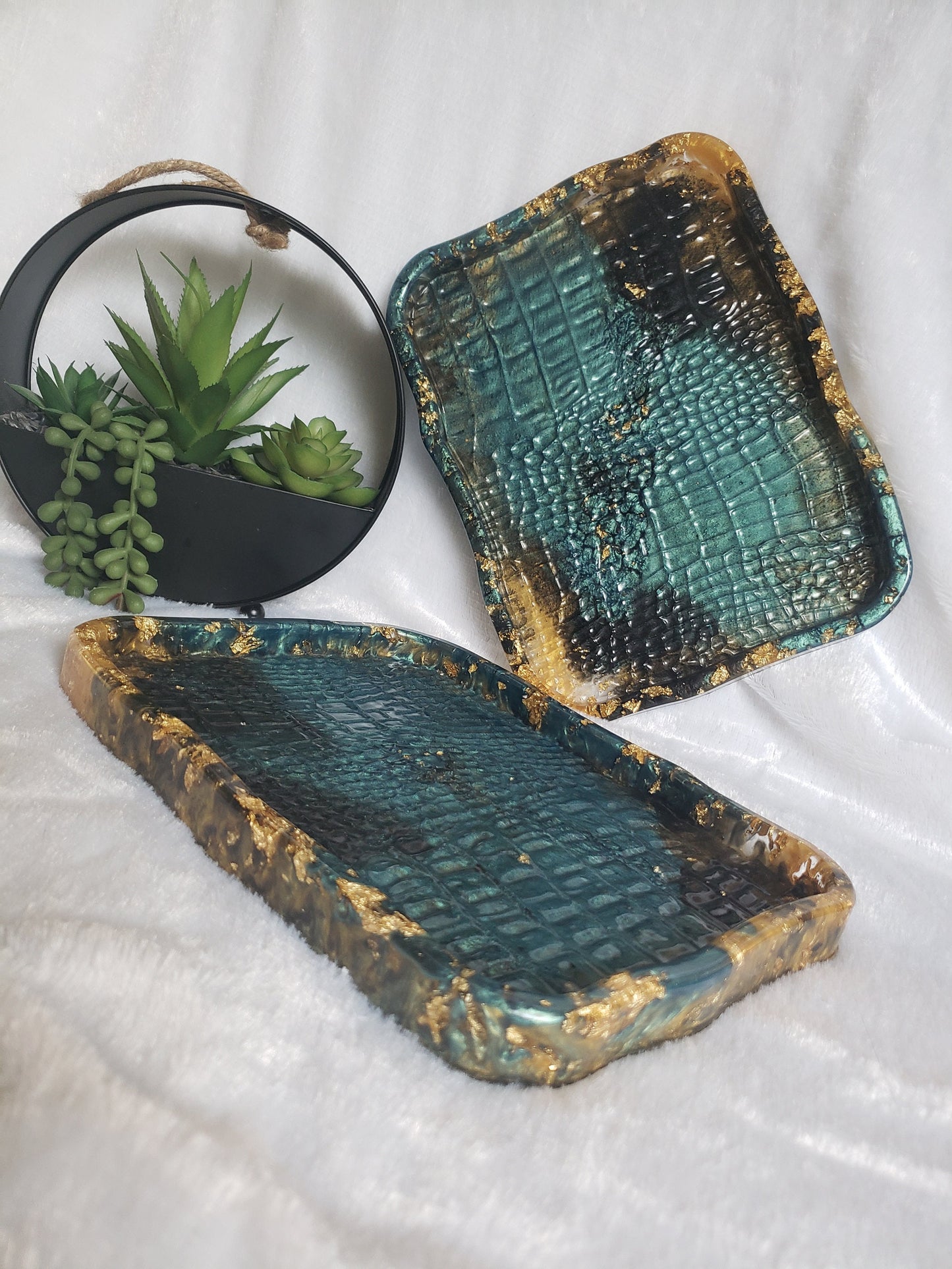Geode resin rolling tray, dish. Croc/snake skin pattern. Jewelry, perfume storage trays . Home décor trays, holiday, teachers gifts.