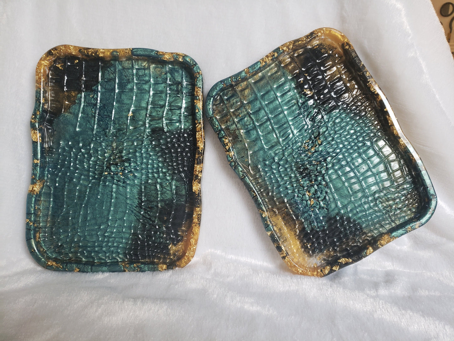 Geode resin rolling tray, dish. Croc/snake skin pattern. Jewelry, perfume storage trays . Home décor trays, holiday, teachers gifts.