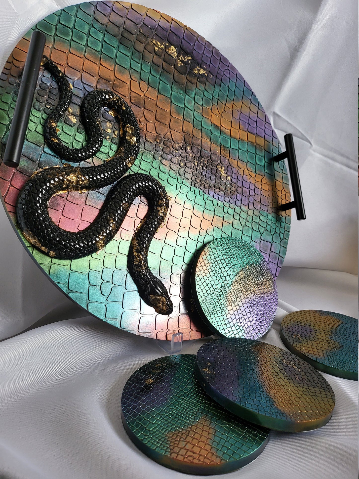 Round reptile tray with coasters. Snake accent and reptile print wit handles . Serpent accent décor. Witchcraft spell tray