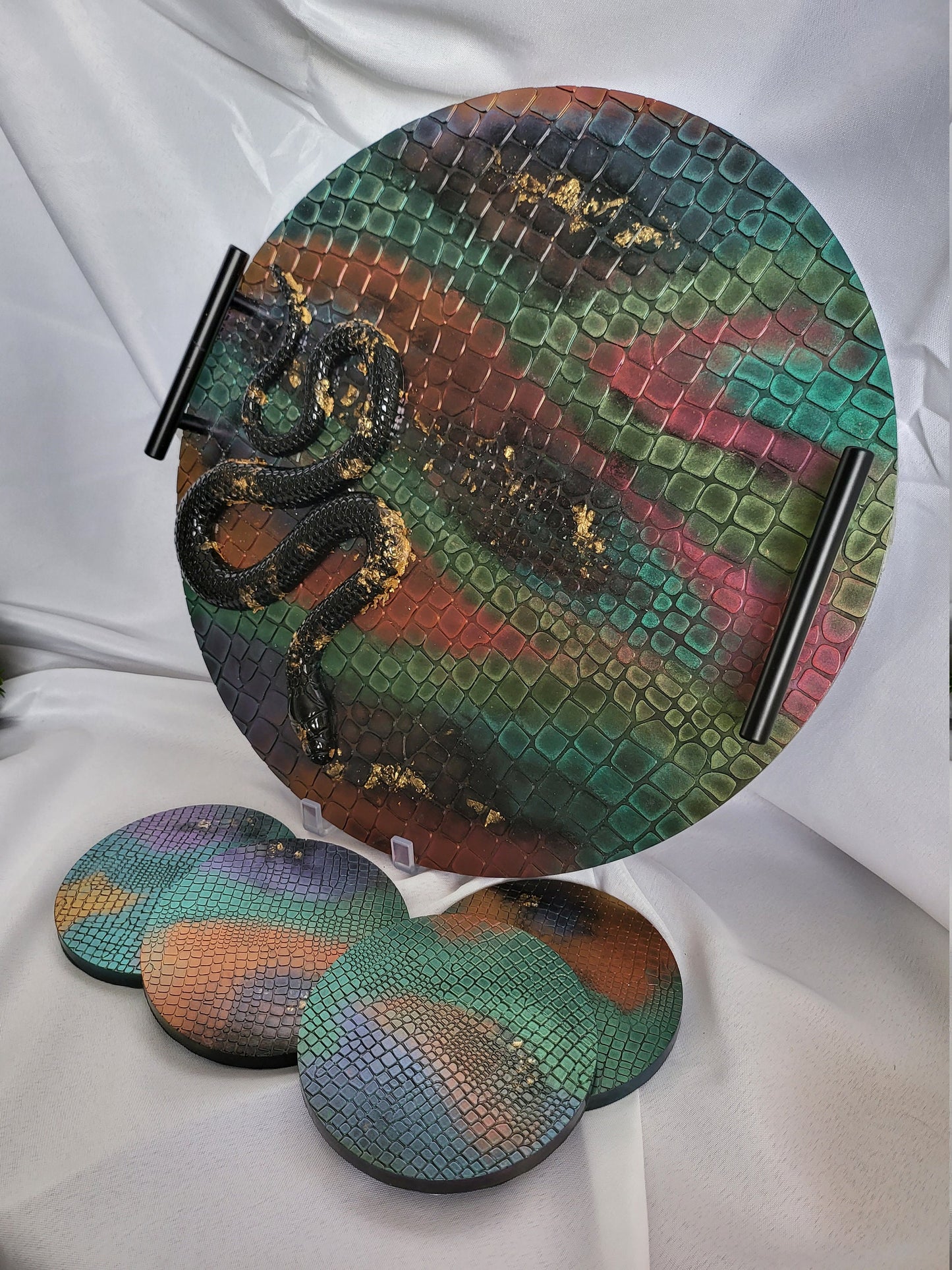 Round reptile tray with coasters. Snake accent and reptile print wit handles . Serpent accent décor. Witchcraft spell tray