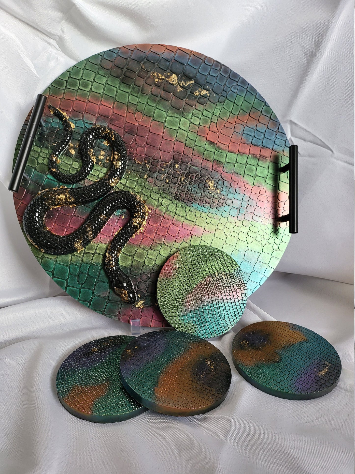Round reptile tray with coasters. Snake accent and reptile print wit handles . Serpent accent décor. Witchcraft spell tray