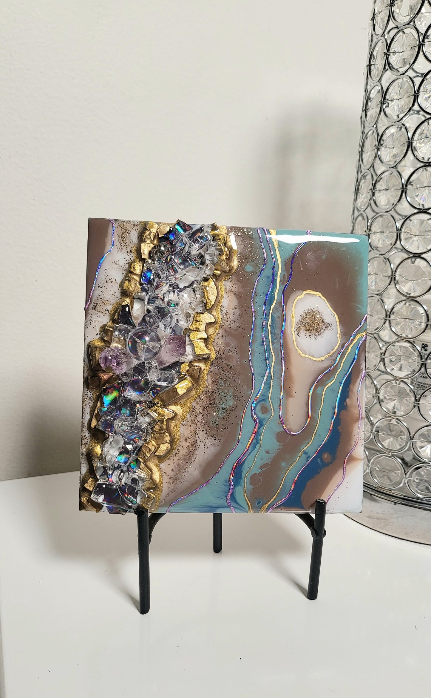 Mini geode wallart with quartz crystals and amethyst. 6"×6" comes with no stand