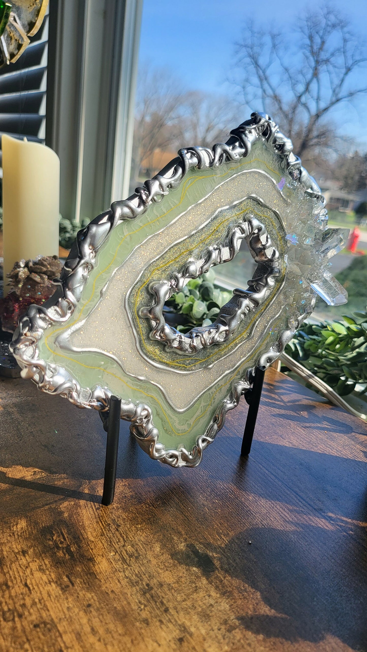 Mini geode wallart . Iregular freeform shape 5"×7" comes with no stand