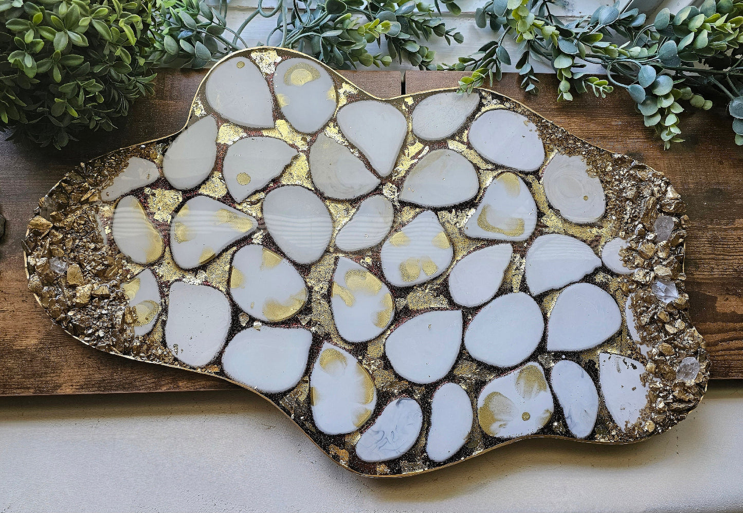 Geode/Agate large tray. Agate irregular shape serving board. Quartz crystals and stone for added chic .Multi use base pebble home accent.