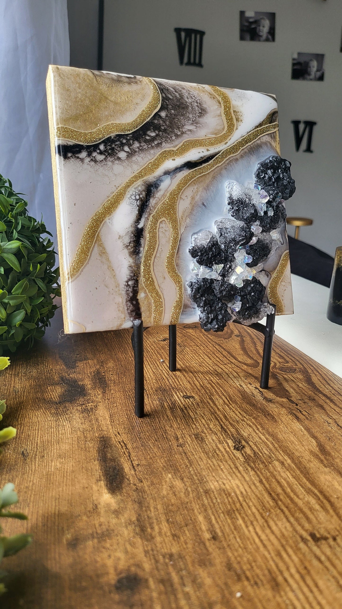 Mini geode wallart with smokey quartz crystals and agate slice. 6"×6" wall hook, no stand