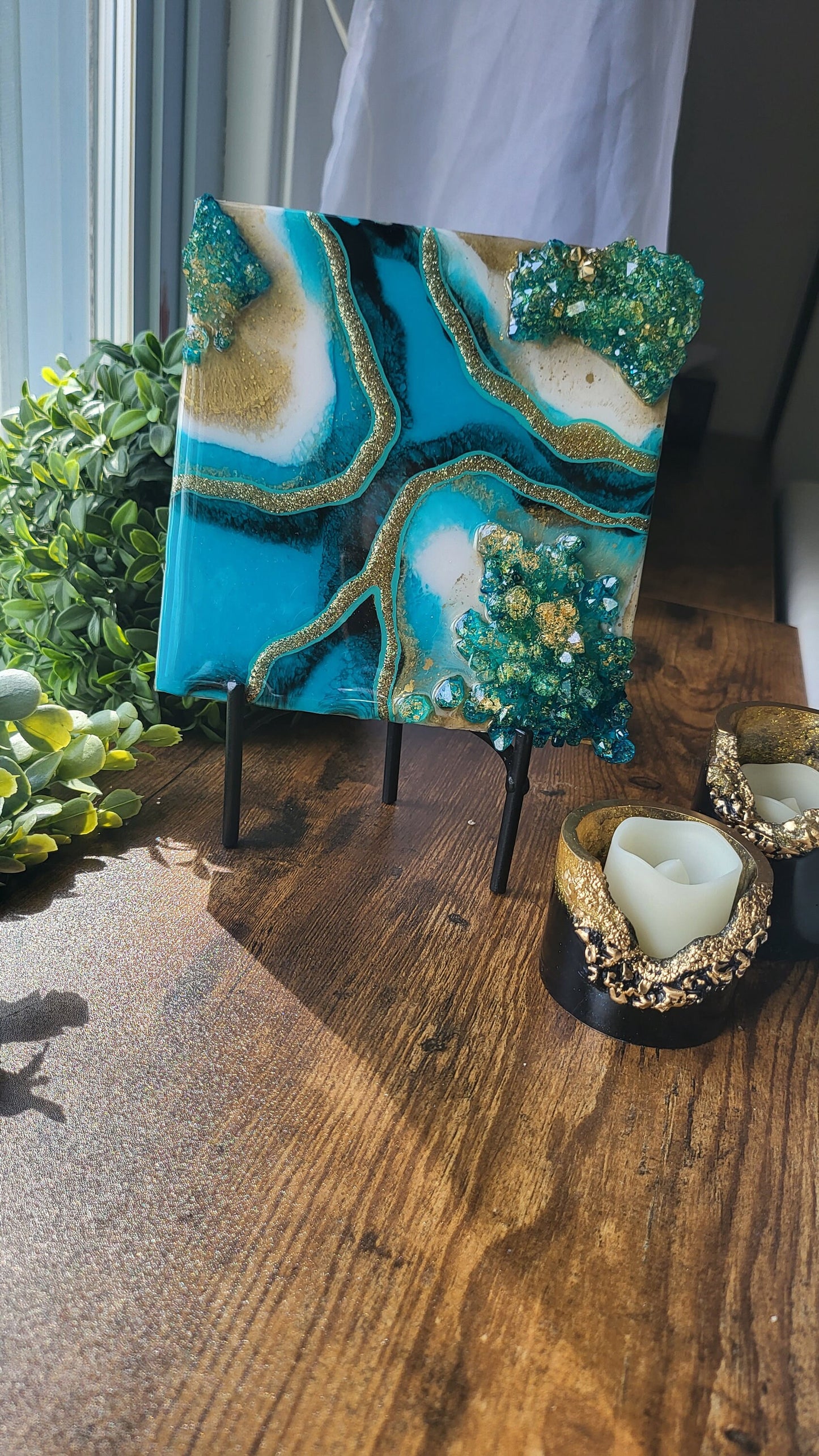 Mini geode wallart with smokey quartz crystals and agate slice. 6"×6" wall hook, no stand