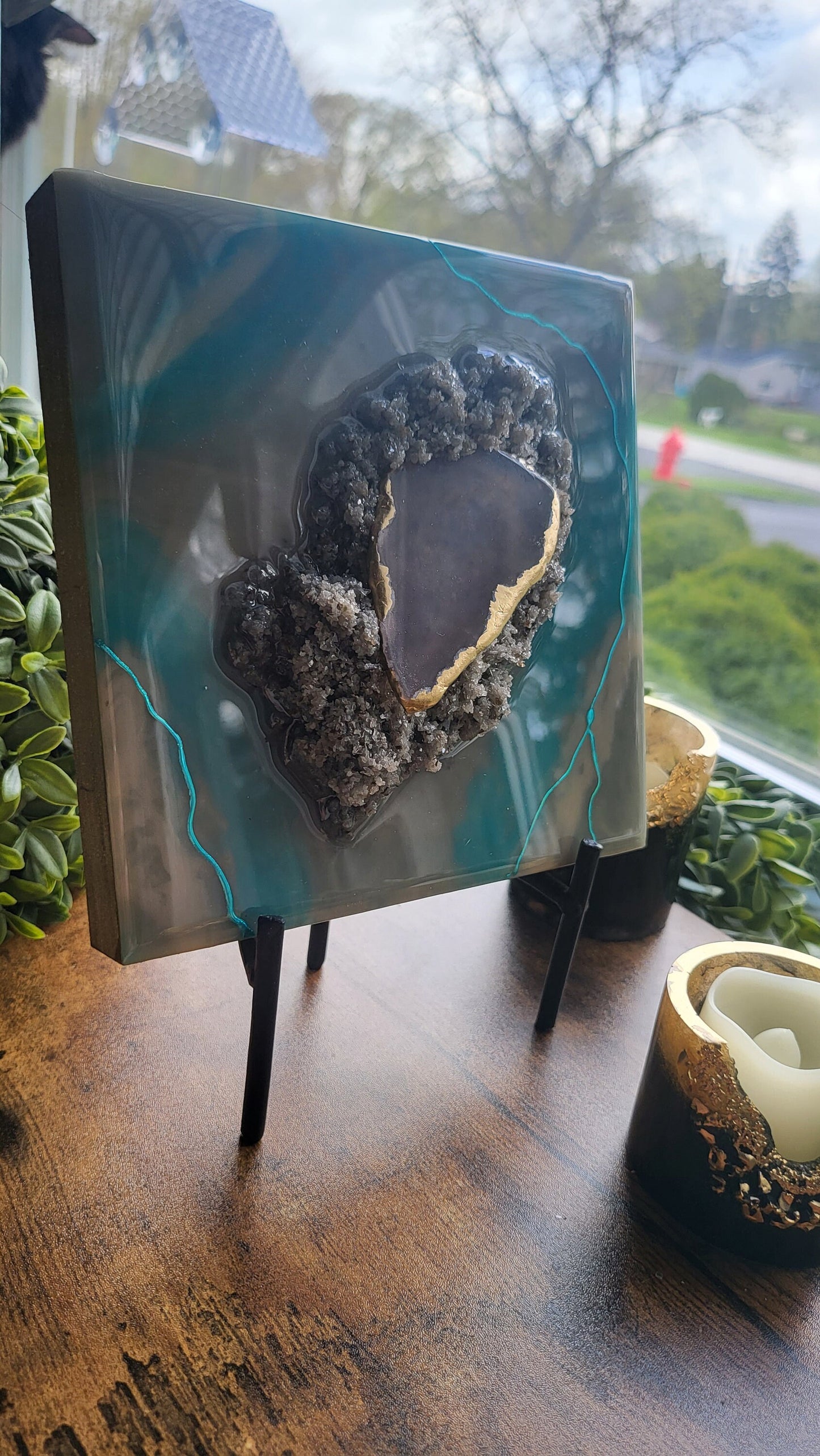 Mini geode wallart with druzy effect and agate slice. 6"×6" with wall hook, no stand