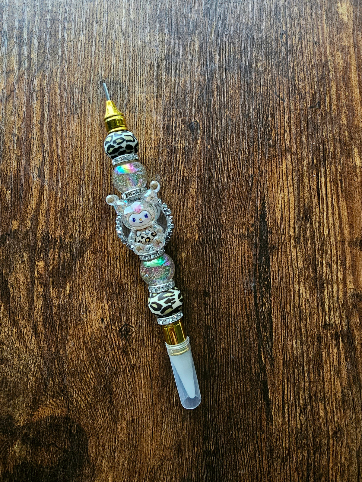Beaded wax pen for arts and crafts