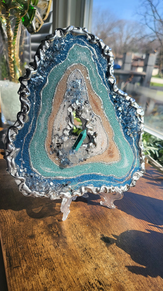 Mini geode for wallart or table top decor with quartz crystals and turquoise. 8"×7.5" comes with no stand