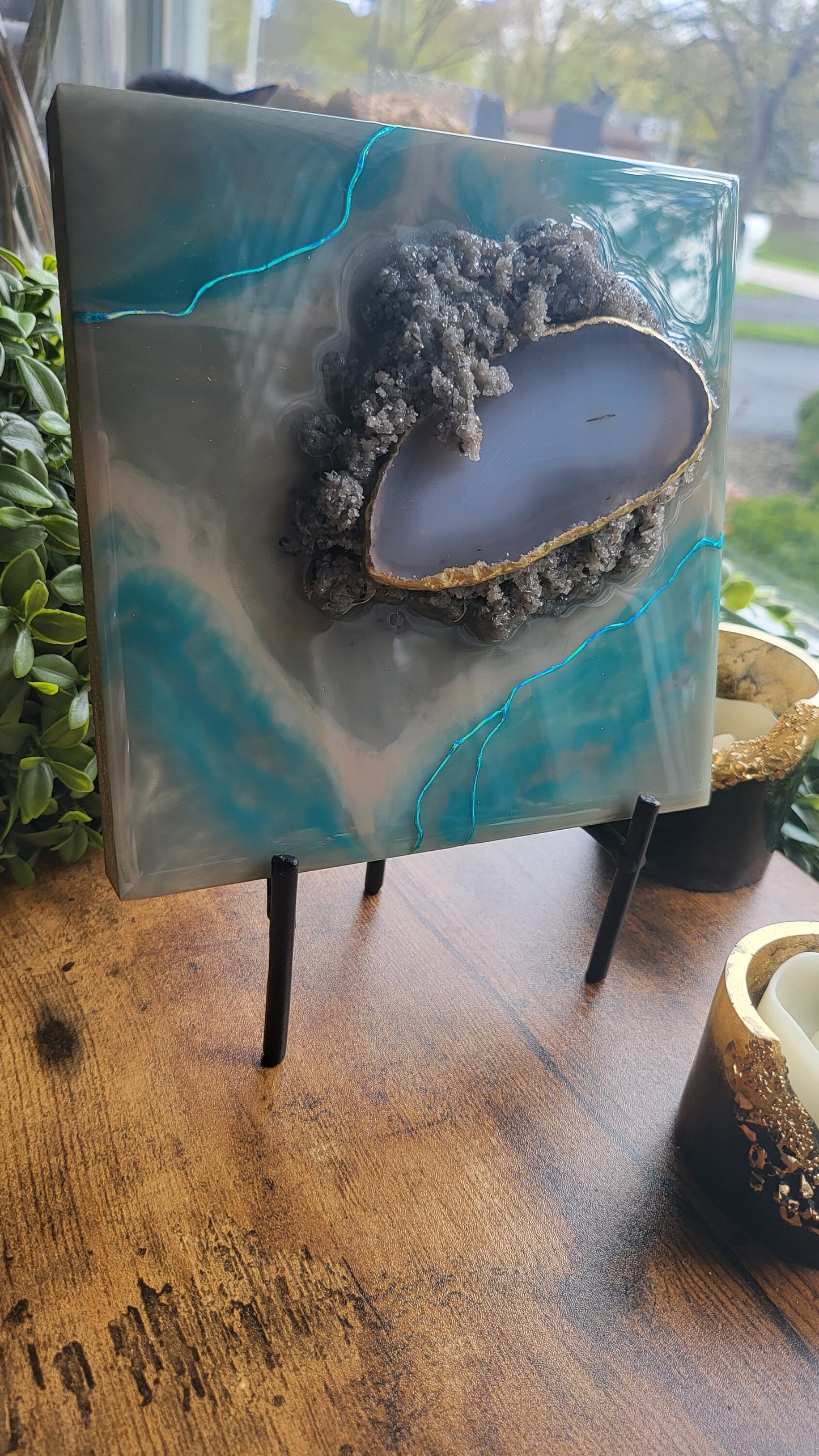 Mini geode wallart with druzy effect and agate slice. 6"×6" with wall hook, no stand