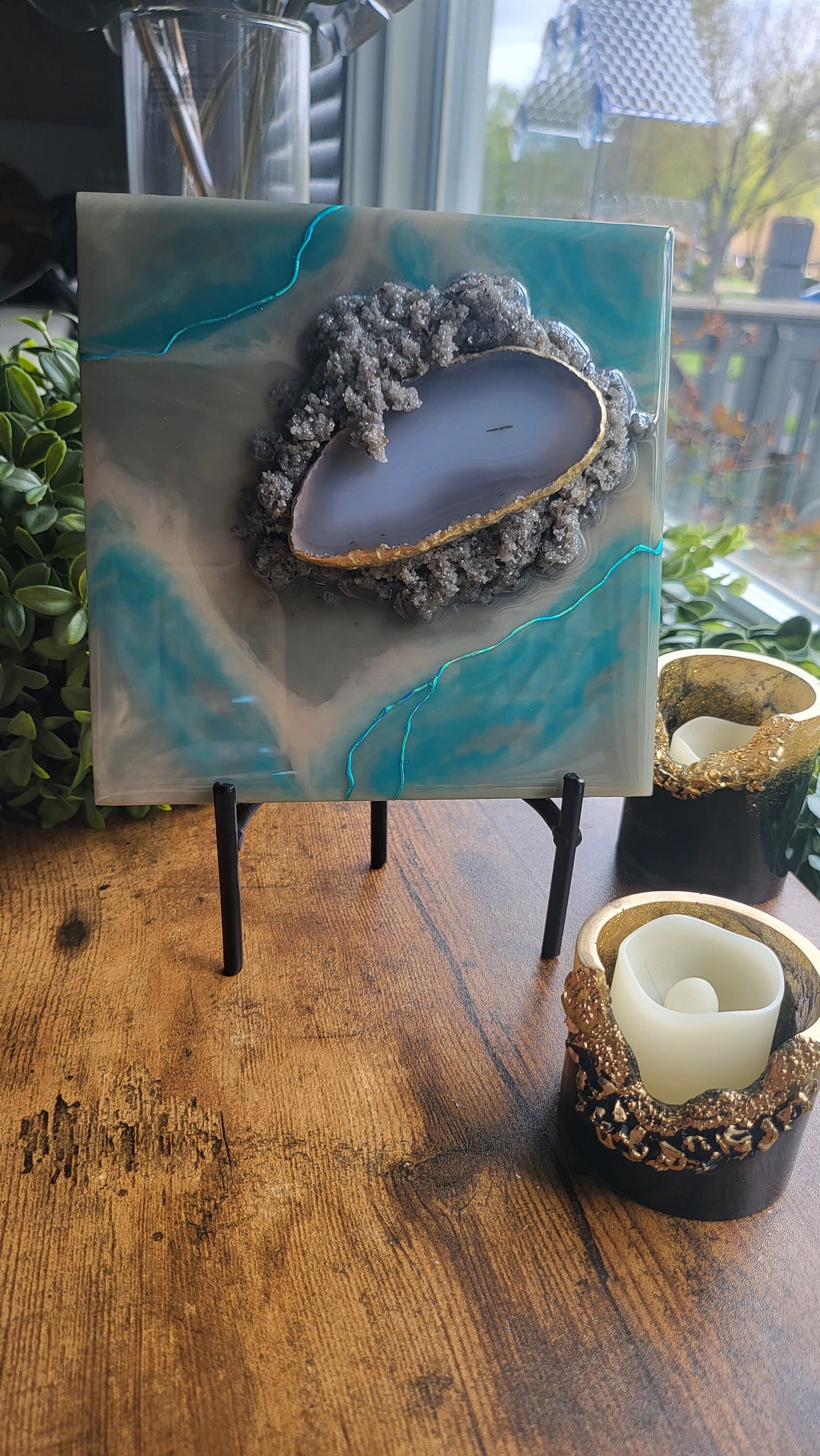 Mini geode wallart with druzy effect and agate slice. 6"×6" with wall hook, no stand